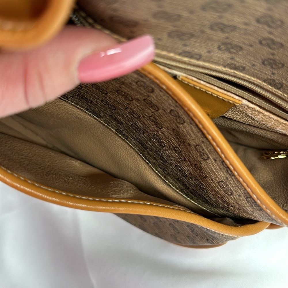 GUCCI Leather Crossbody ~EUC - Picture 14 of 17